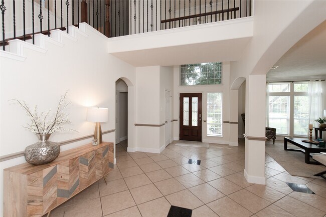 Building Photo - 1914 Lakeside Xing