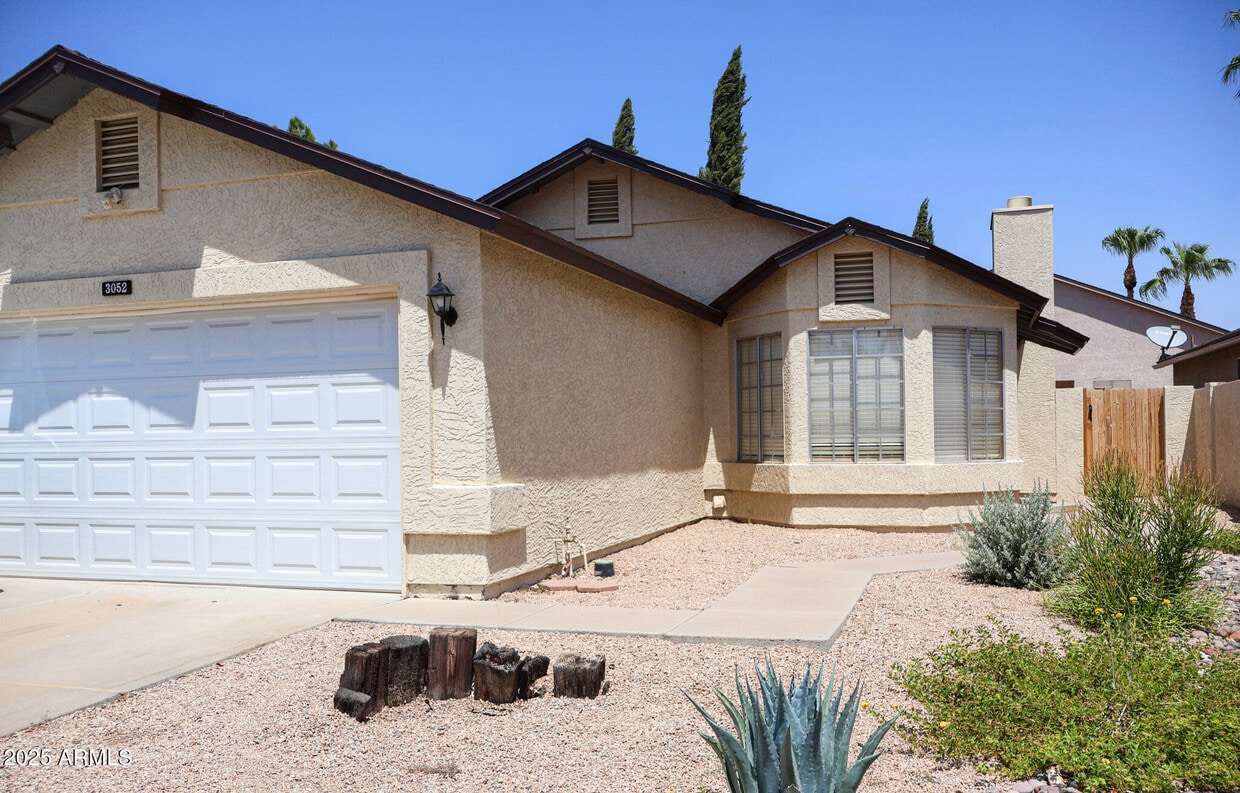 Foto principal - 3052 E Siesta Ln