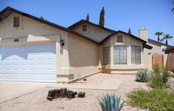 Building Photo - 3052 E Siesta Ln