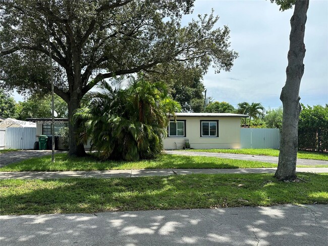 Building Photo - 3101 SW 102nd Pl