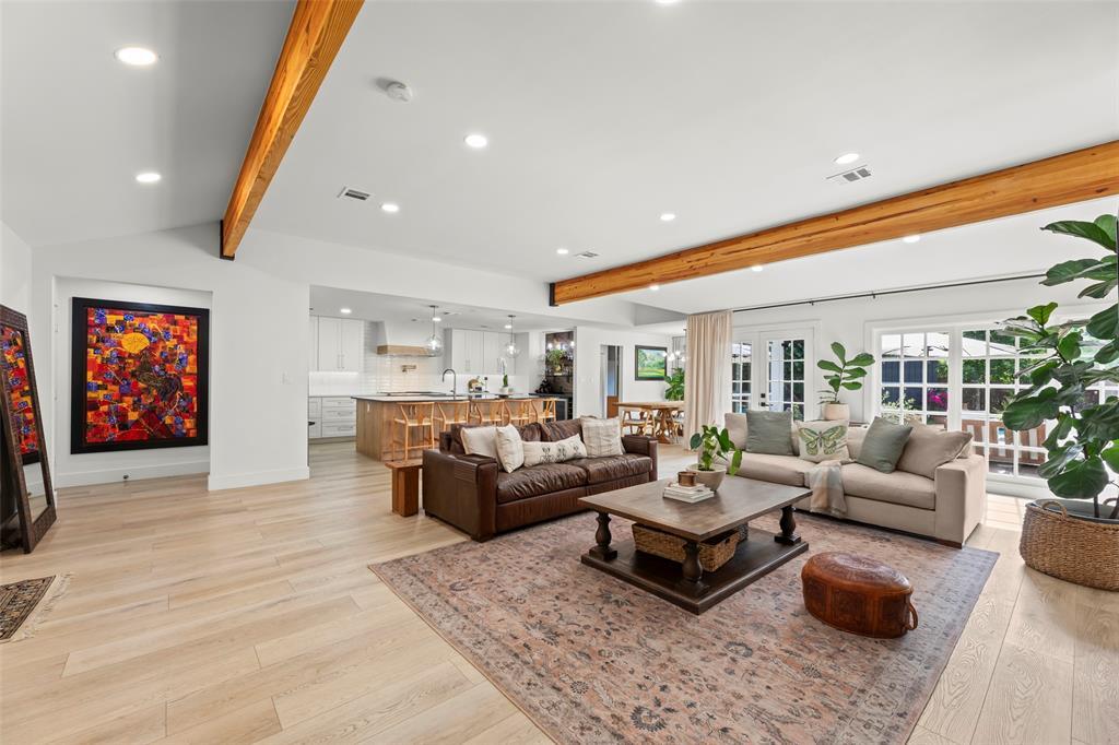 Foto principal - 802 N Wilcrest Dr