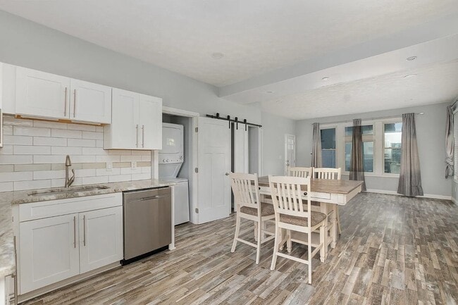 Building Photo - 5651 Bramble Ave