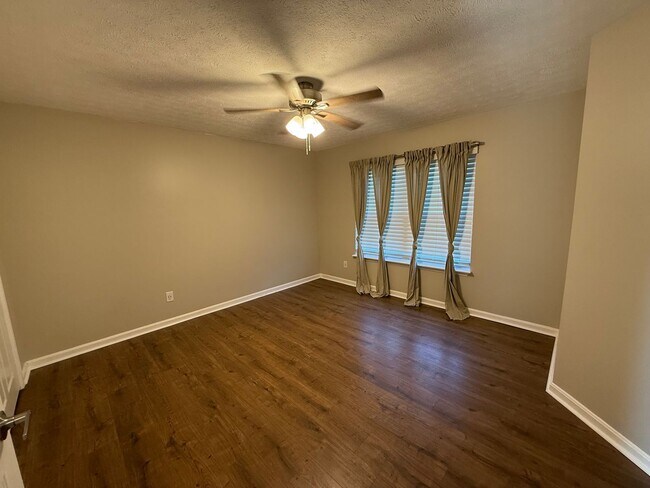 Foto del edificio - 10412 Pinoak View Dr