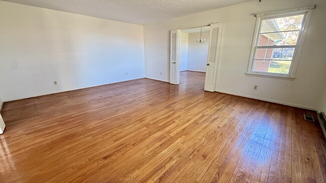 Foto del edificio - 6167 Wall Triana Hwy