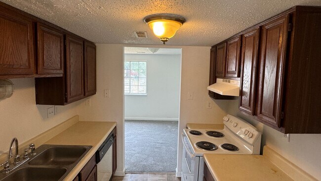 Foto del edificio - Good Value 3 BR / 1.5 Bath Glen Allen Townhome with Fenced Yard