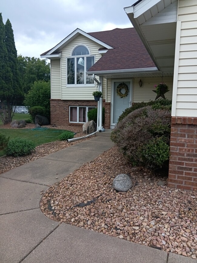 Building Photo - 4806 Helmo Ave N