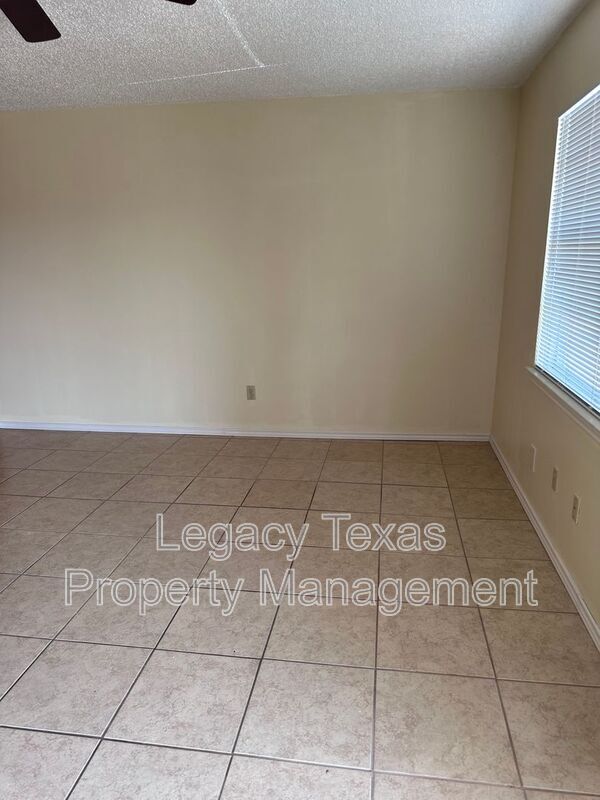 Building Photo - 1412 Courtney Pl