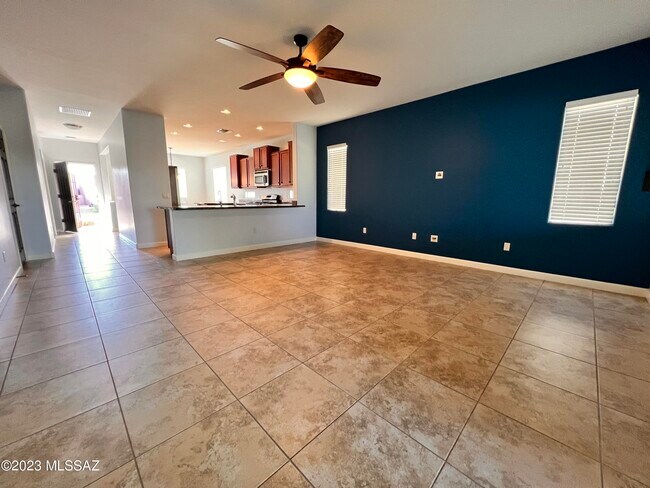 Foto del edificio - 9859 N Crook Ln