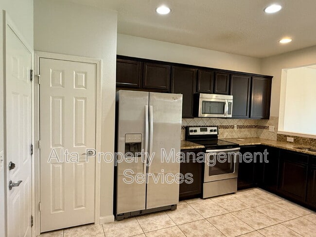 Building Photo - 6812 Roundleaf Dr