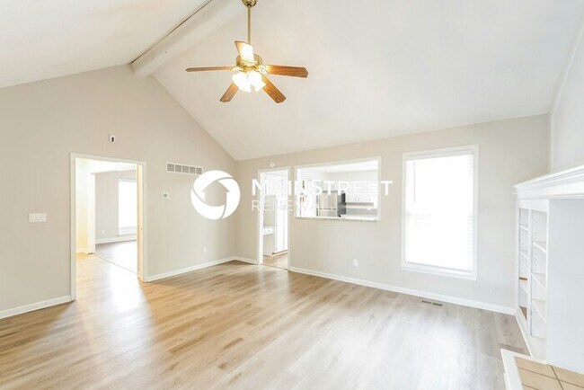 Building Photo - 4 Bedroom Pet-Friendly Home in OVERLAND PA...