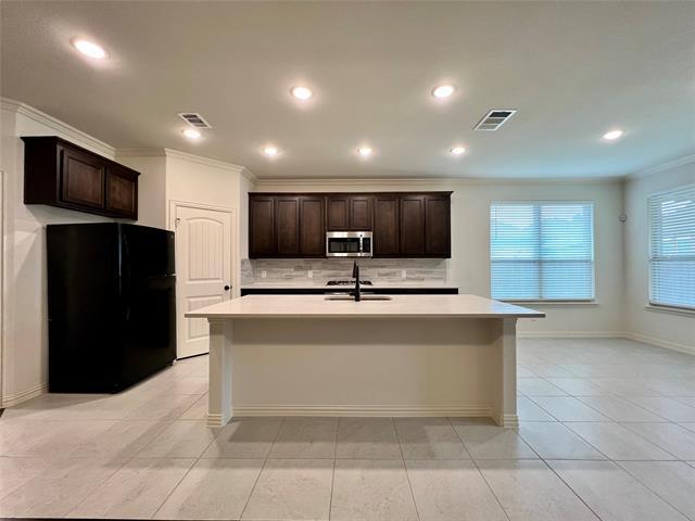 Foto del edificio - 7621 Rothbury Dr