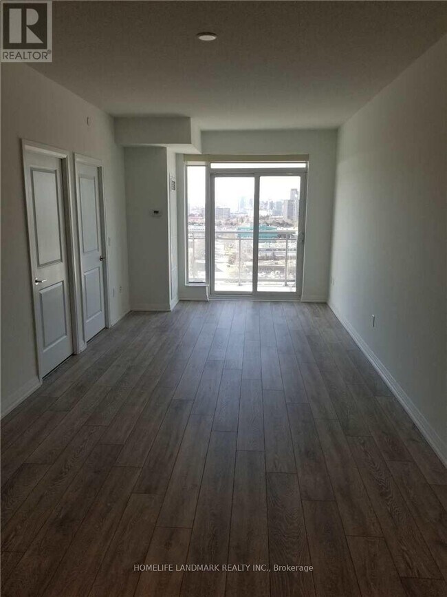 Building Photo - 151 Village Green Square