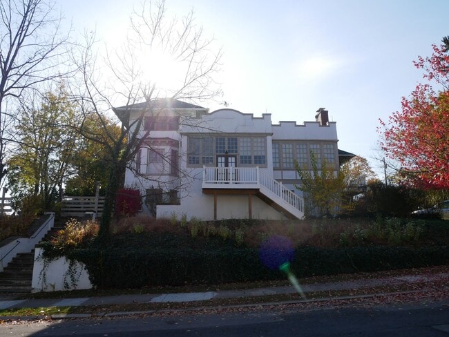 Building Photo - 2122 Walnut St