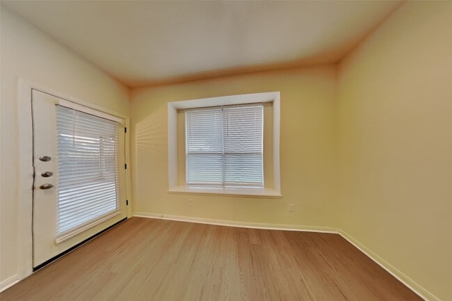 Foto del edificio - 17910 Cypress Valley Ln