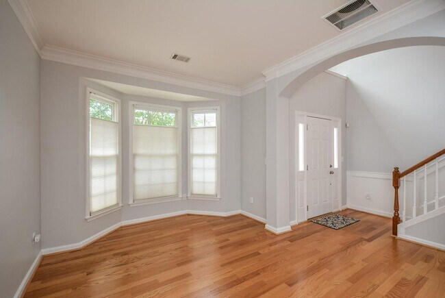 Foto del edificio - 212 Ivy Glen Cir