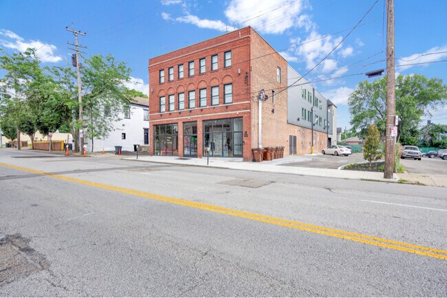Foto del edificio - 6011 Madison Rd