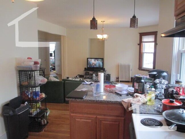 Building Photo - HOT BRIGHTON LISTING!!!!