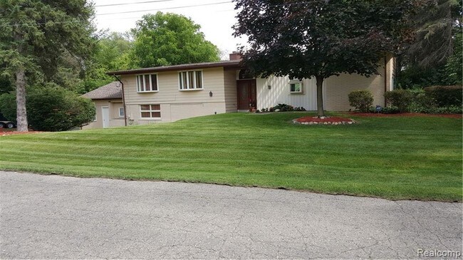 Building Photo - 2668 Bay Dr