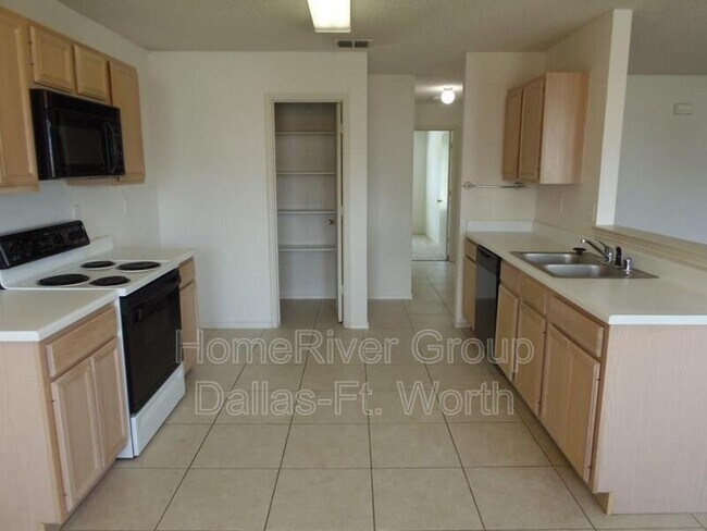 Building Photo - 1438 Stewart Dr