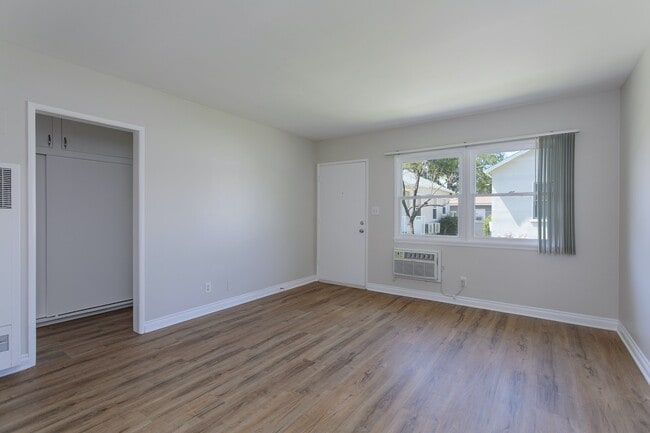 Building Photo - 216 W Lime Ave