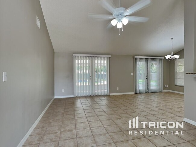 Building Photo - 817 Valley Hill Dr