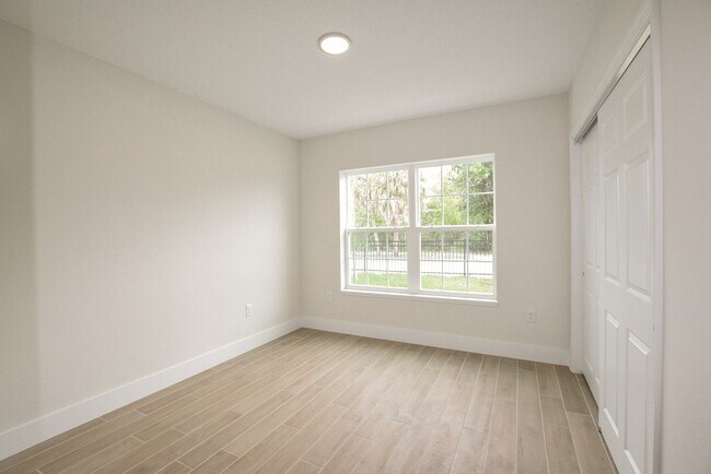 Foto del edificio - 5520 Lake Underhill Rd