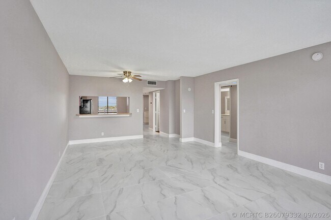 Foto del edificio - 2200 S Cypress Bend Dr