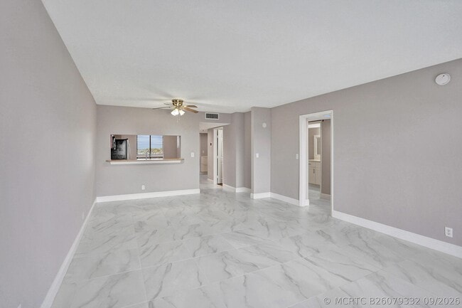 Building Photo - 2200 S Cypress Bend Dr