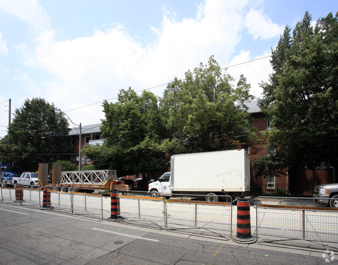 Building Photo - Kingston Road Apartments