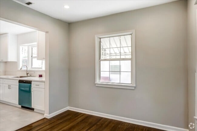 Building Photo - 3140 Stockbridge Ave