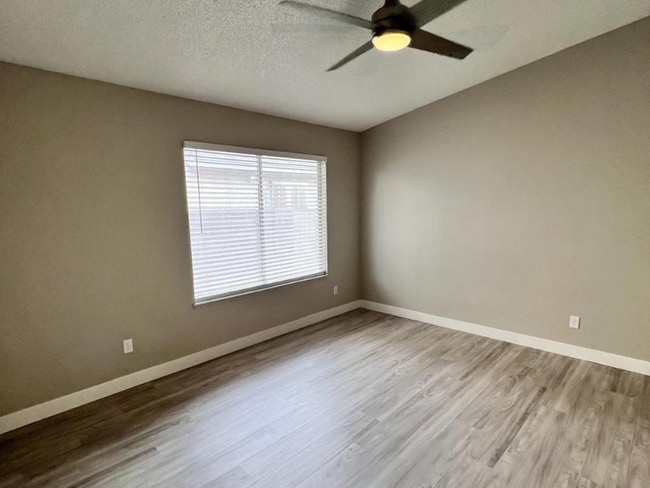 Building Photo - 7040 Cornflower Dr