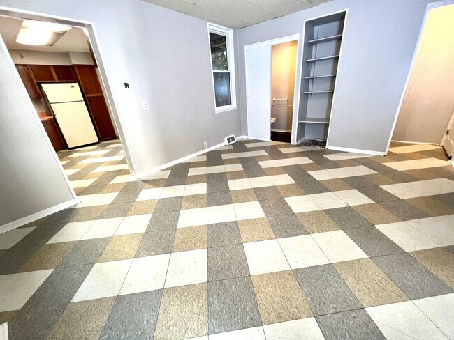 Building Photo - 1124 4th Ave