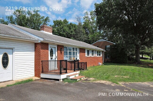 Foto del edificio - 2219 Greenbrier Dr
