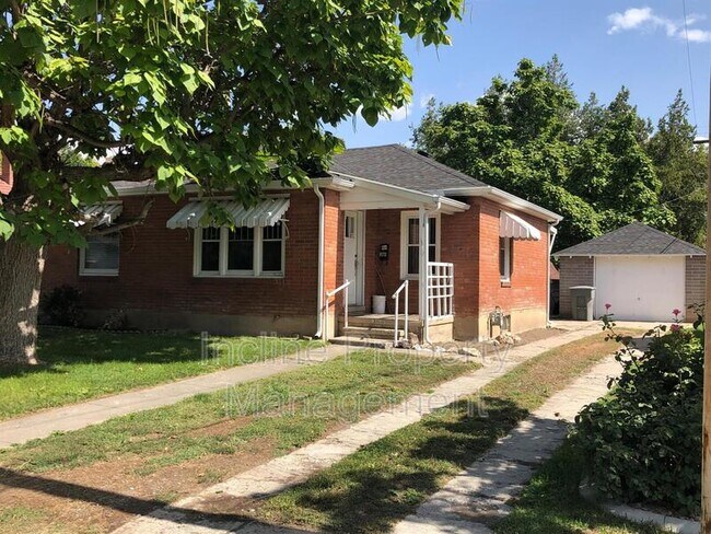 Building Photo - 364 East Ln