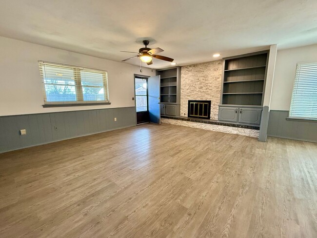 Foto del edificio - Beautiful 5 Bed 2 Bath Home in OKC