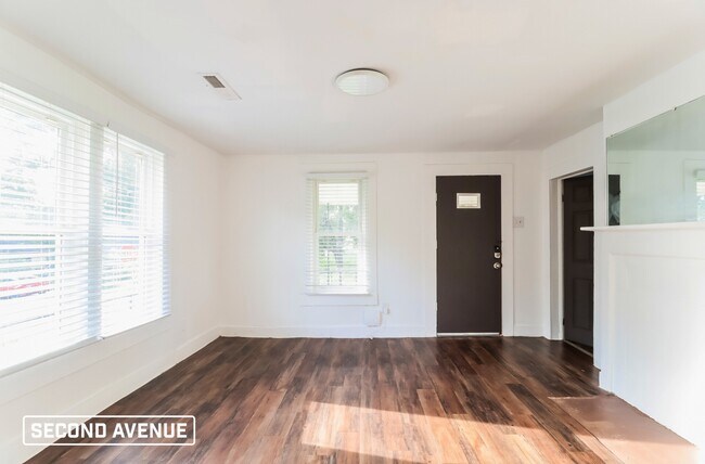 Building Photo - 2037 Snavely Ave SW