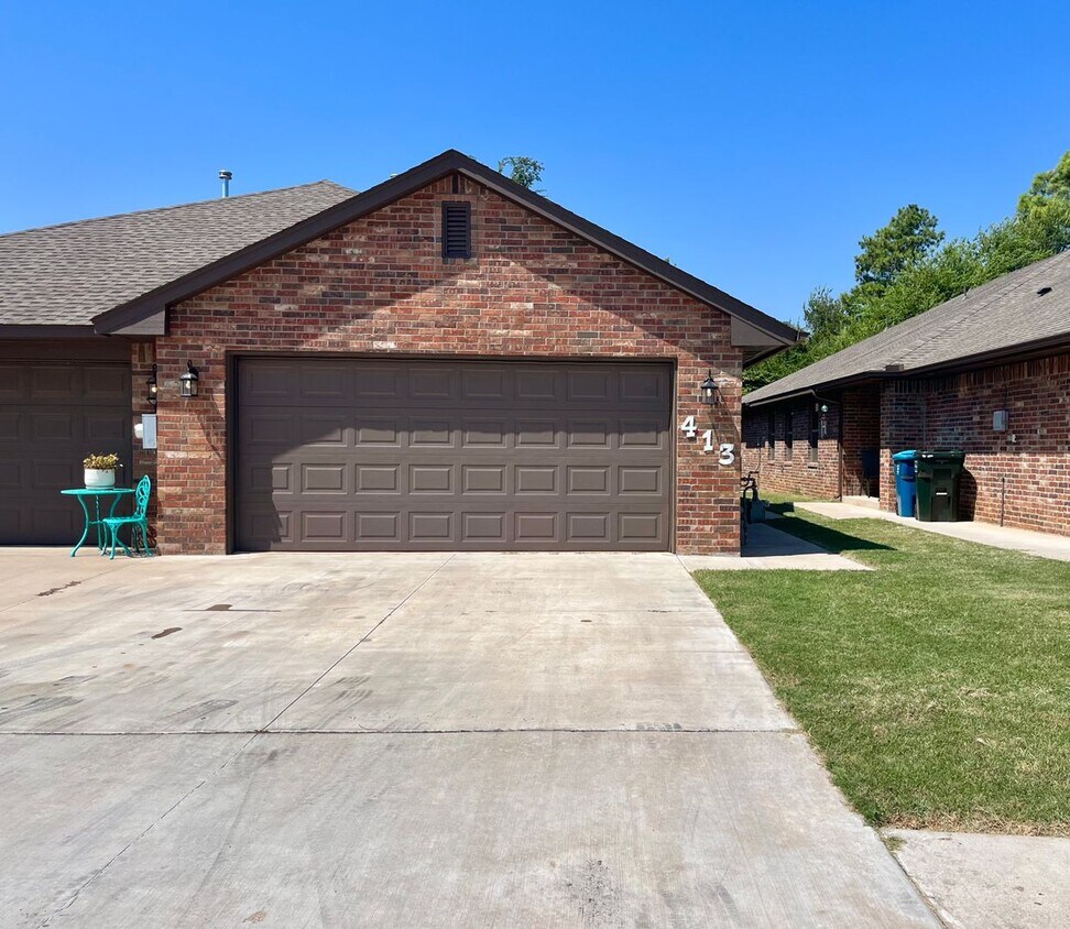 Updated 3 Bedroom 2 Bath Duplex in the Hea... - Updated 3 Bedroom 2 Bath Duplex in the Hea...