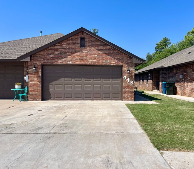 Updated 3 Bedroom 2 Bath Duplex in the Hea... - Updated 3 Bedroom 2 Bath Duplex in the Hea... House