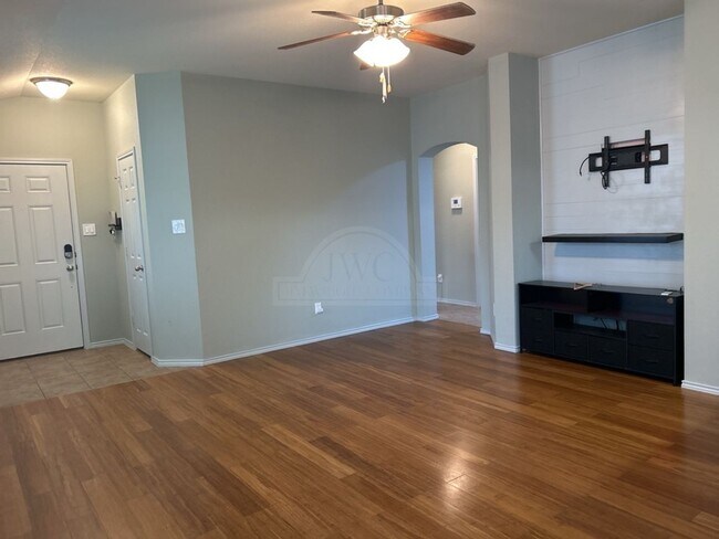 Foto del edificio - 6405 Clear Brook Dr