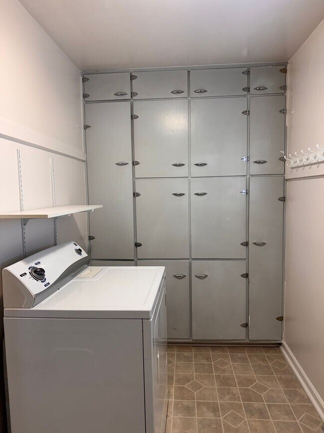 Foto del edificio - 2 Bed 1 Bath House W/A Garage for Storage!!!!!!