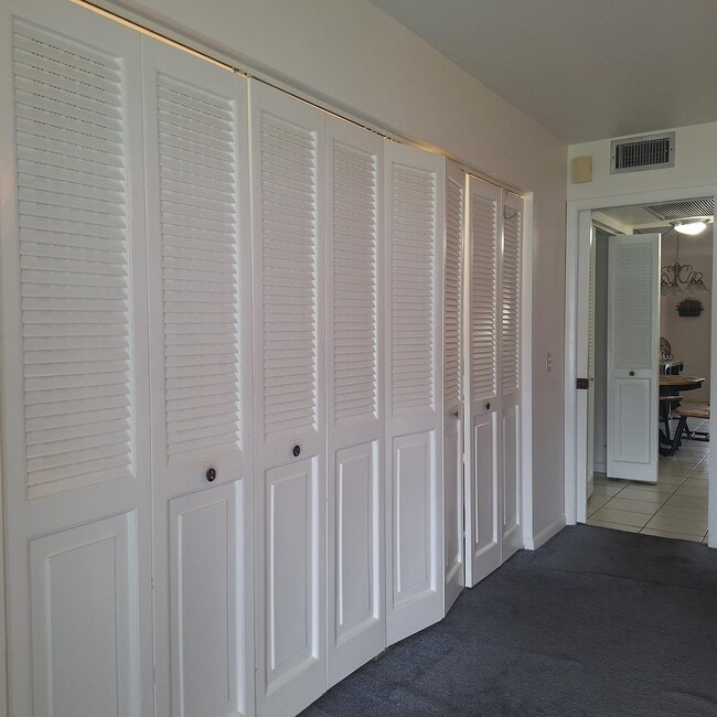 Foto del edificio - 1010 Wolverton E