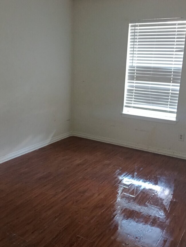 Foto del edificio - 14411 Pine St