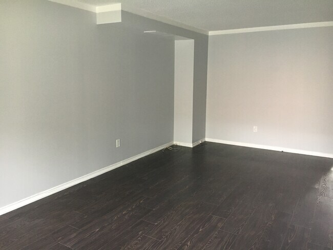 Photo du bâtiment - CONTEMPORARY 3-BEDROOM WHITBY TOWNHOUSE FO...