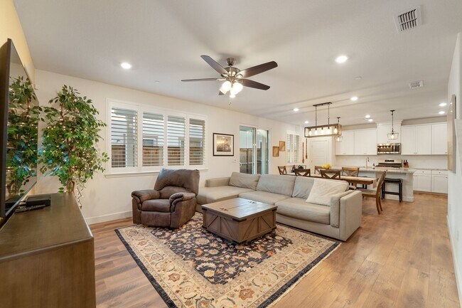 Foto del edificio - Gorgeous 4 Bedroom 3 bath in Northlake