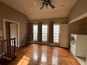 Building Photo - 5511 Val Verde St