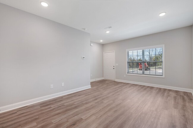 Building Photo - 66 Highland Blf Wy