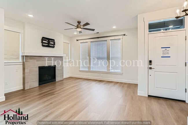 Building Photo - Best Price!! Newer 3 bed 2.5 bath located ...