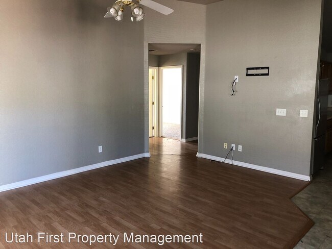 Foto del edificio - 3 br, 2 bath House - 127 S. 1930 West