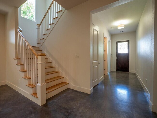 Foto del edificio - 5001 Woodrow Ave