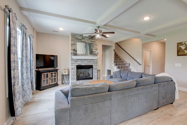 Building Photo - 1107 Eagle's View Dr